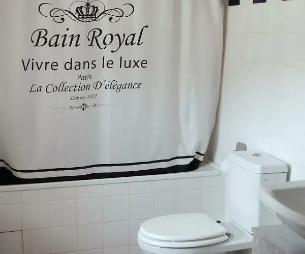 Chez Marraine Фермерский дом Sauvat